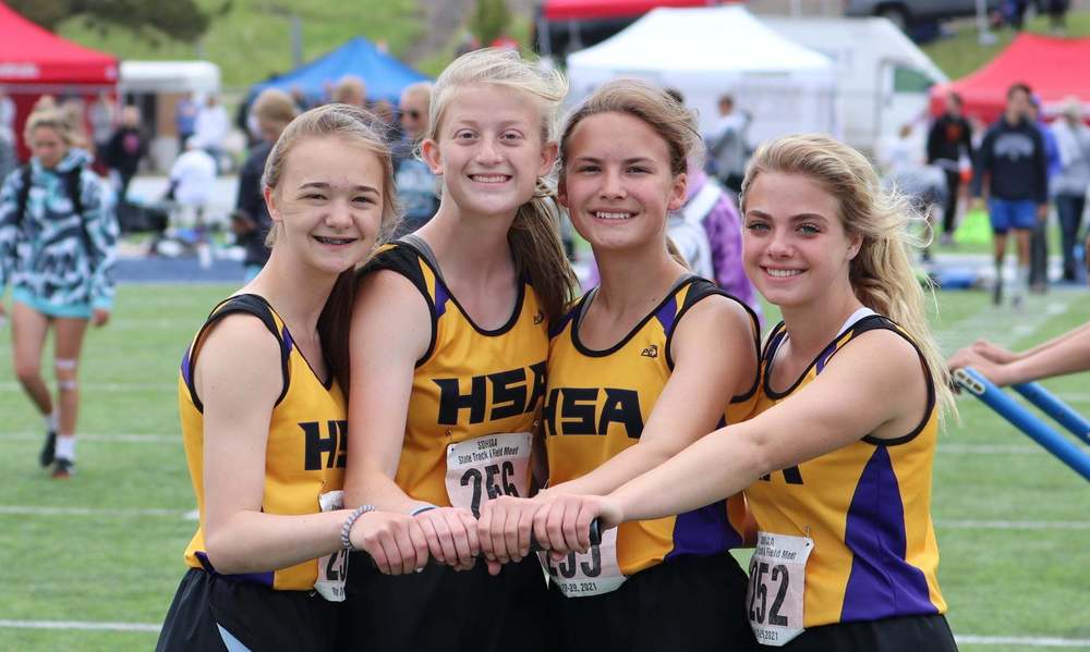 wolverines-earn-8th-place-medal-in-the-girls-800m-relay-at-state